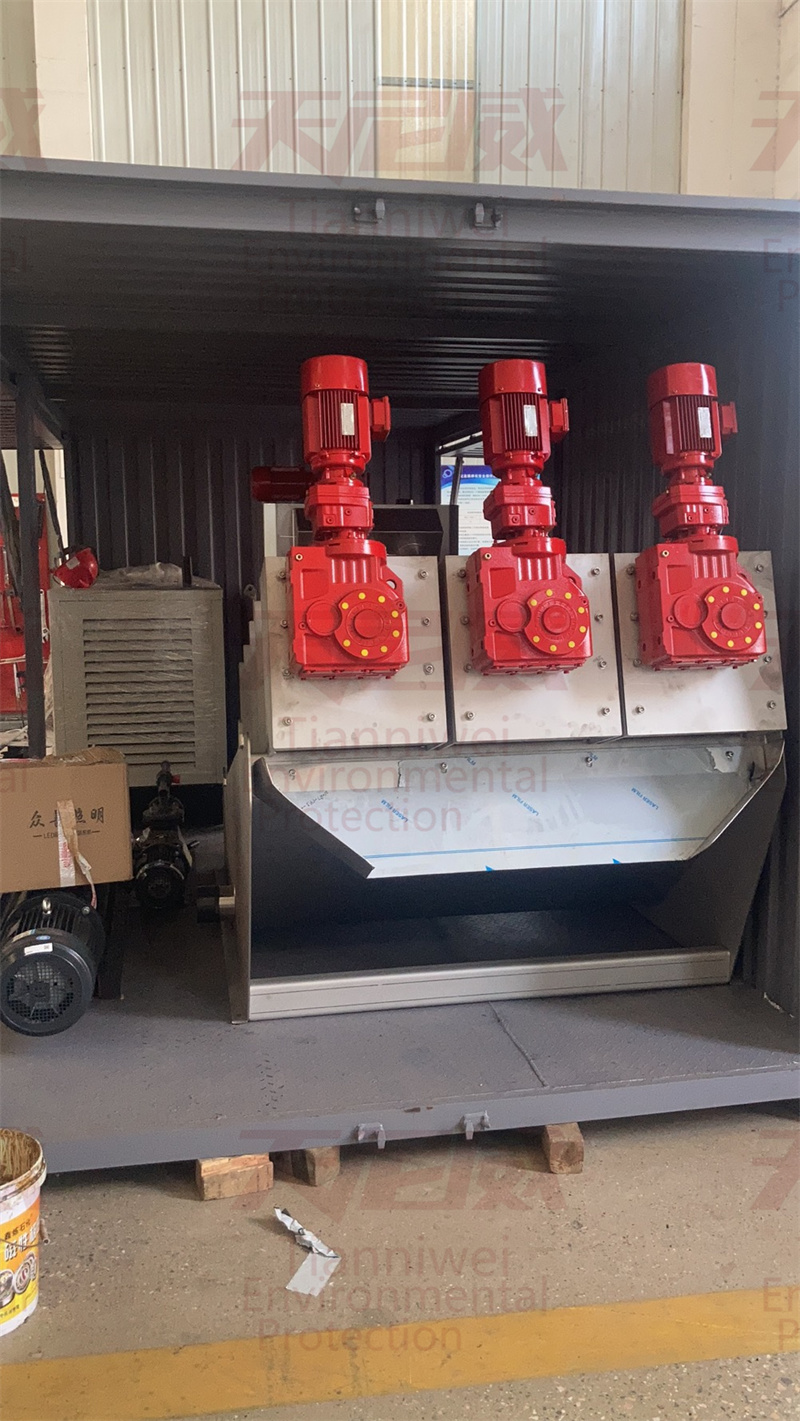 移動(dòng)污泥脫水車(chē)，重塑河道清淤新生態(tài)！